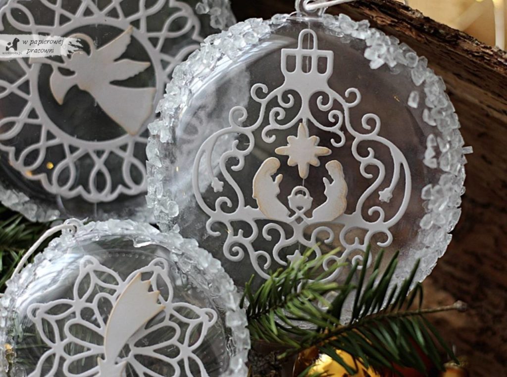 Ażurowe bombki świąteczne z kryształkami lodu